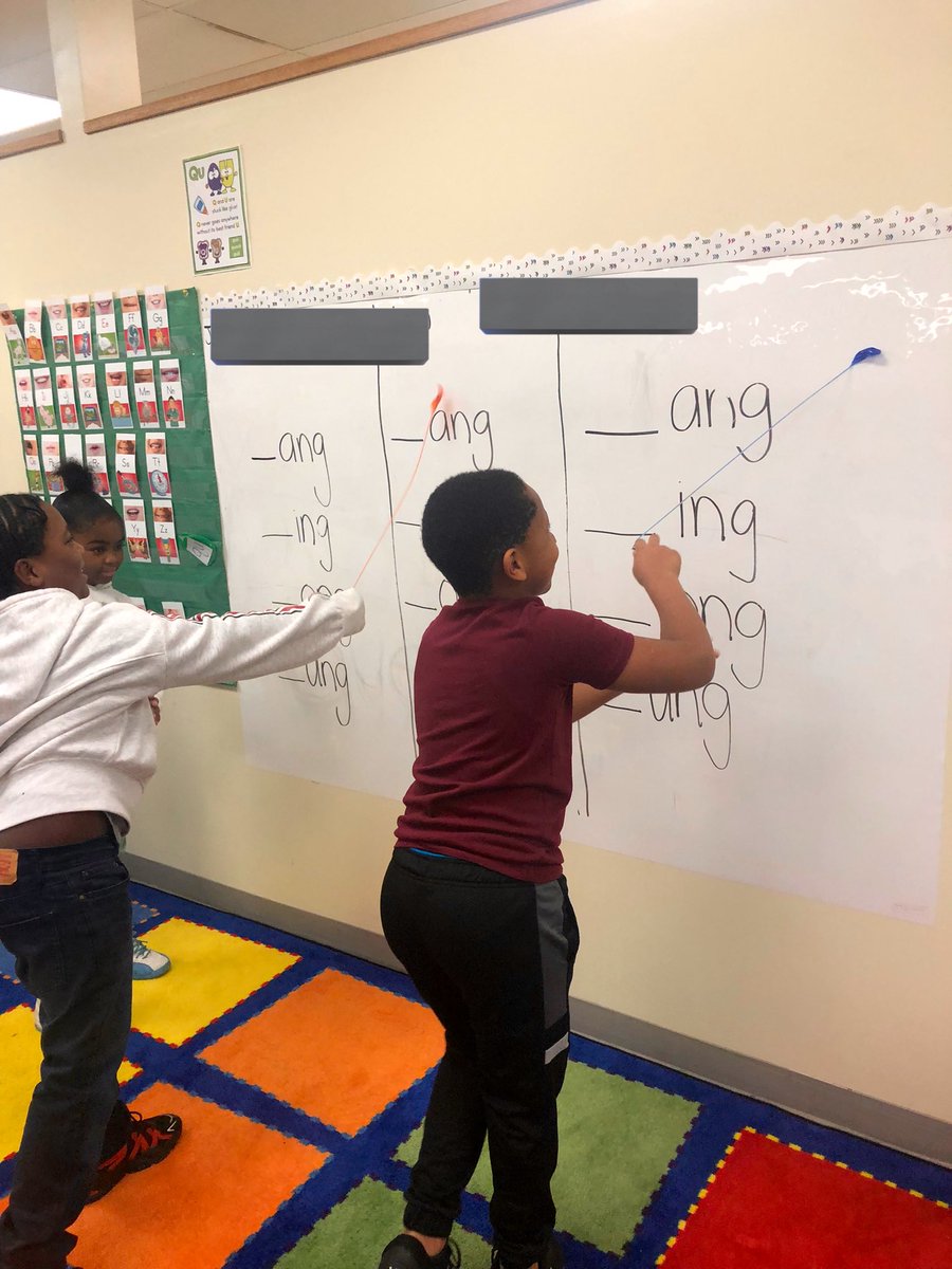 Mrs_Schlessel's tweet photo. Lots of smiles to be had while trying to “slap” the sound! Sticky hands to identify the spelling patterns in words! #OGfun #handsonlearning @Sandalwood_BCPS https://t.co/Mh0JjRhh6a