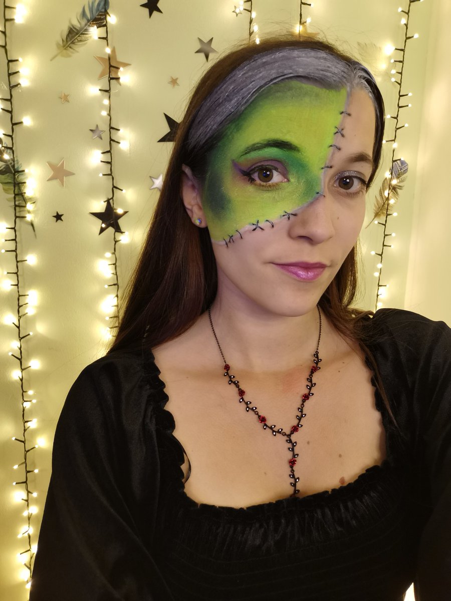 MeowsicalM's tweet photo. Going live with @DeathSeeker95 and @NursePlaying, playing some #Devour Happy Halloween 🦇 everyone!! https://t.co/wWinm3JDfR