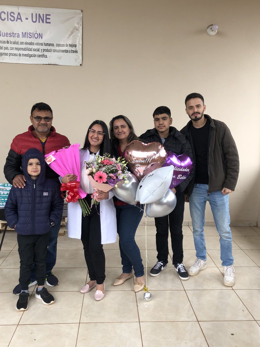 BelenGD97's tweet photo. 1 año de CPI + 6 años de carrera después: Médica Cirujana egresada de la UNE 😭♥️ https://t.co/AtJr2VaHso