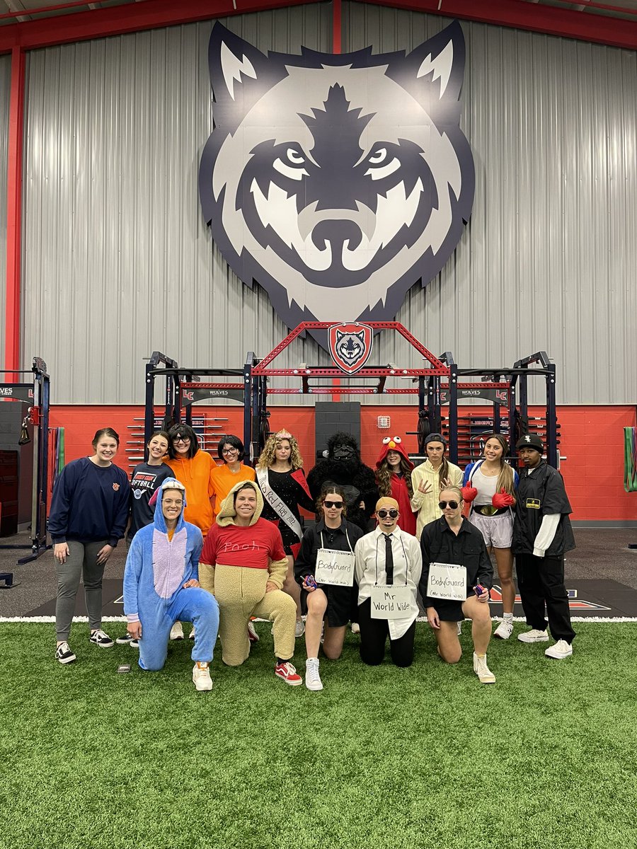 Happy Halloween from <a href="/LibertyCreekSB/">Liberty Creek Softball</a> !

First halloween workout is in the books ! Fun afternoon with the girls 😂