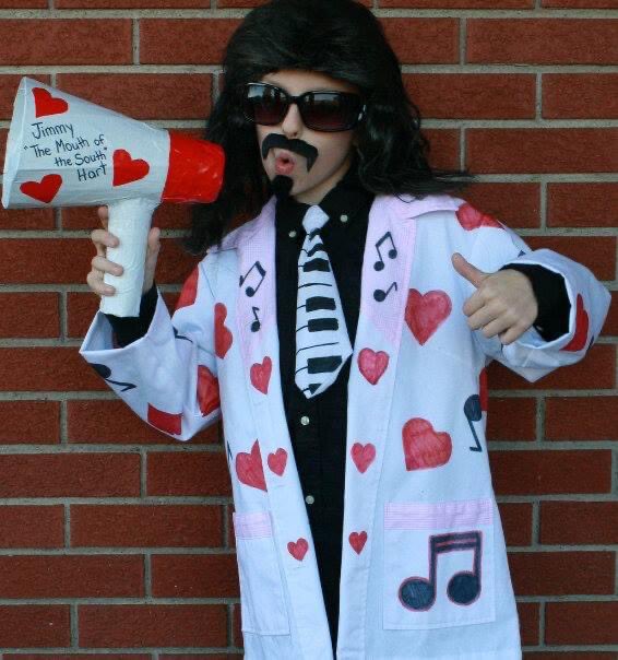Time flies. It’s been 9 years since my boy went as @RealJimmyHart . Ugh, he’s 19 now.