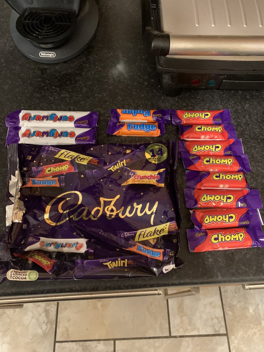 Staceyoflaherty's tweet photo. @CadburyUK I mean I know it says approx 14, but 12 ‘assorted’ 😂 https://t.co/o36OPRMdqI