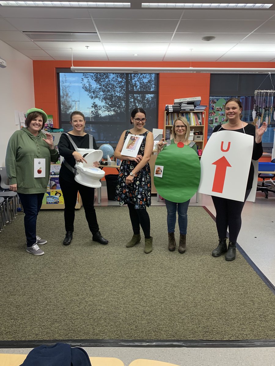 When you are the short vowel sounds for Halloween you know you are dedicated to literacy 📚⁦⁦@amandagjonker⁩ ⁦<a href="/Krahnskids/">Evelyn Krahn</a>⁩ ⁦<a href="/Didyk102/">Michelle Didyk</a>⁩ #SageCreekLRSD