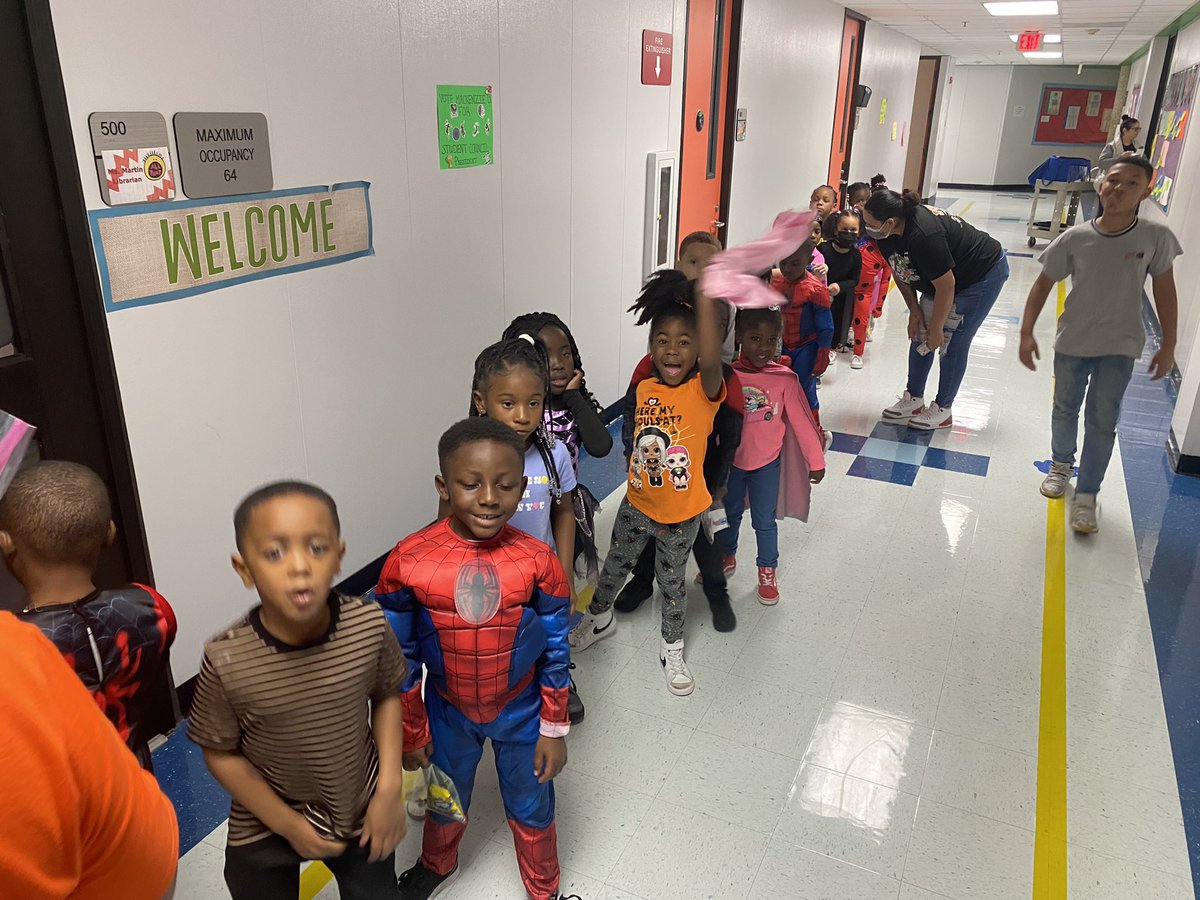 Our fall curriculum carnival was a hit! Students and staff had a great time. #bgeistheplacetobe #bgejags @BGE_Jaguars @FortBendISD @RhondaMason14