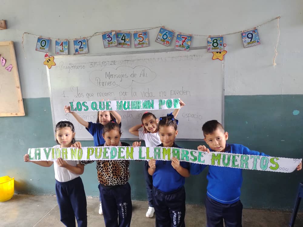 Conmemoración del Natalicio del Cantautor Venezolano Ali Primera. @MPPEDUCACION <a href="/_LaAvanzadora/">Yelitze Santaella</a> @ZonaEducTachira <a href="/Berzabethg1/">Berzabethgandicaoficial</a> <a href="/Cultura_Tachira/">MinCultura Táchira</a> <a href="/CulturaDgc/">DGCCultura</a> <a href="/Crazet2011/">Crazet2011</a> <a href="/ClifpUribante22/">ClifpUribante22</a> @RedEducUribante <a href="/CraUribante/">Circuito 4 Municipio Uribante</a>