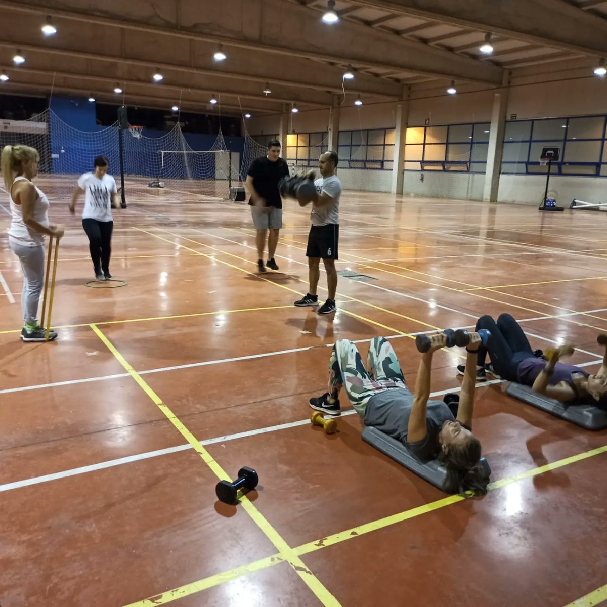FITTrainer10's tweet photo. SESION DE FUERZA✅

Entrenamiento de fuerza del tren superior: Pectoral, bíceps, Dorsal, tríceps, hombros 💪

➕ trabajo abdominal ➕Aeróbico🫀🫁 ➕ CORE
🥵 

GRUPOS FITNESS 652 695 677☎️📞 https://t.co/1arROQFEsy
