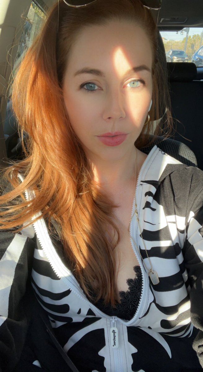 Elle_Lewis2's tweet photo. Happy Halloween! 🎃🎃🎃💗 https://t.co/07wjbBRUGj