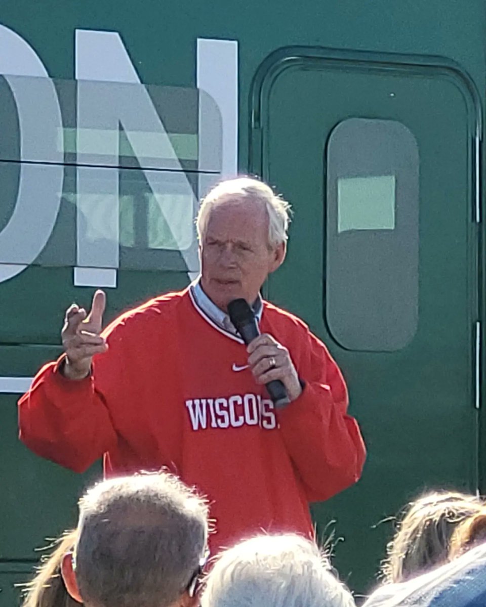 SandyA1285's tweet photo. Thank you to @QualityLiquidFeed and Cory Berg for hosting the Dodgeville stop on #RonsRoadTour !!  BEAUTIFUL day here in SW Wisco. 120 people showed up to cheer on the greatest Senator Wisconsin has ever had! It's been an honor to serve on #TeamRonJon !! #LeadRight @2ndForRon https://t.co/LJ3UlTcyOA