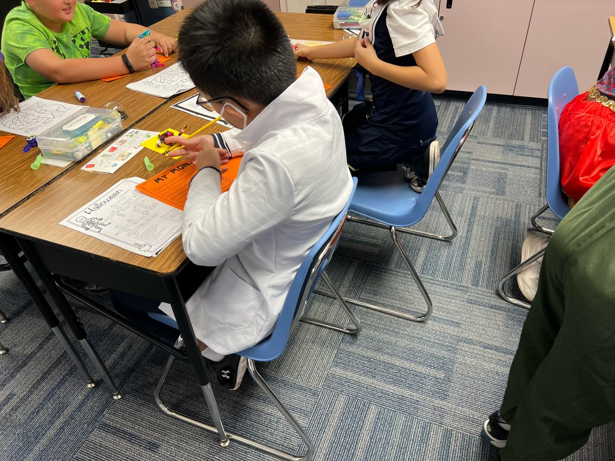 Halloween Fun ALL day in every room for Red Oak Rattlers! #teamopusd #opshares #RedOakRocks #StrongerTogether #WeAreRedOak