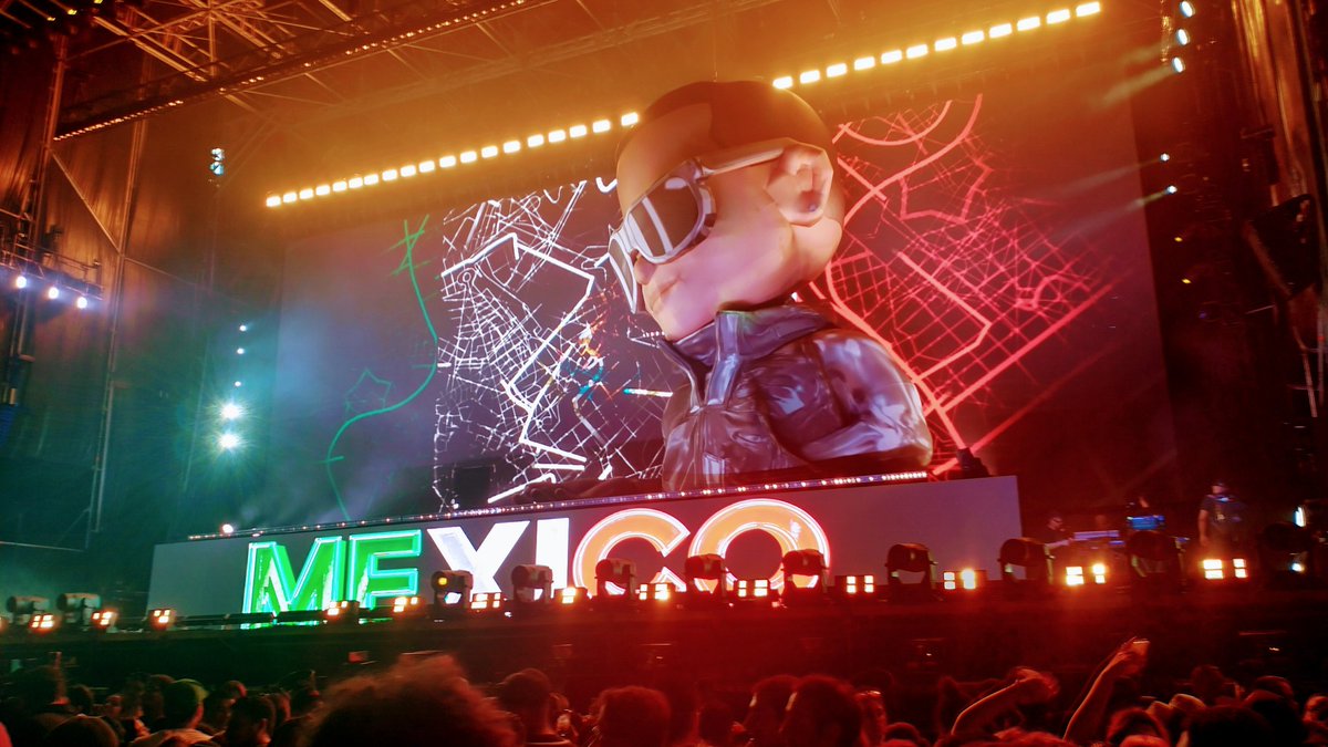 _angel95xd's tweet photo. Mil emociones me dominan cada vez que te veo 🎶🎵  sin duda la mejor noche de mi vida #LEGENDADDY #LaUltimaVueltaWorldTour @daddy_yankee 🔥🇲🇽❤️ https://t.co/ZVHxrEhTMl