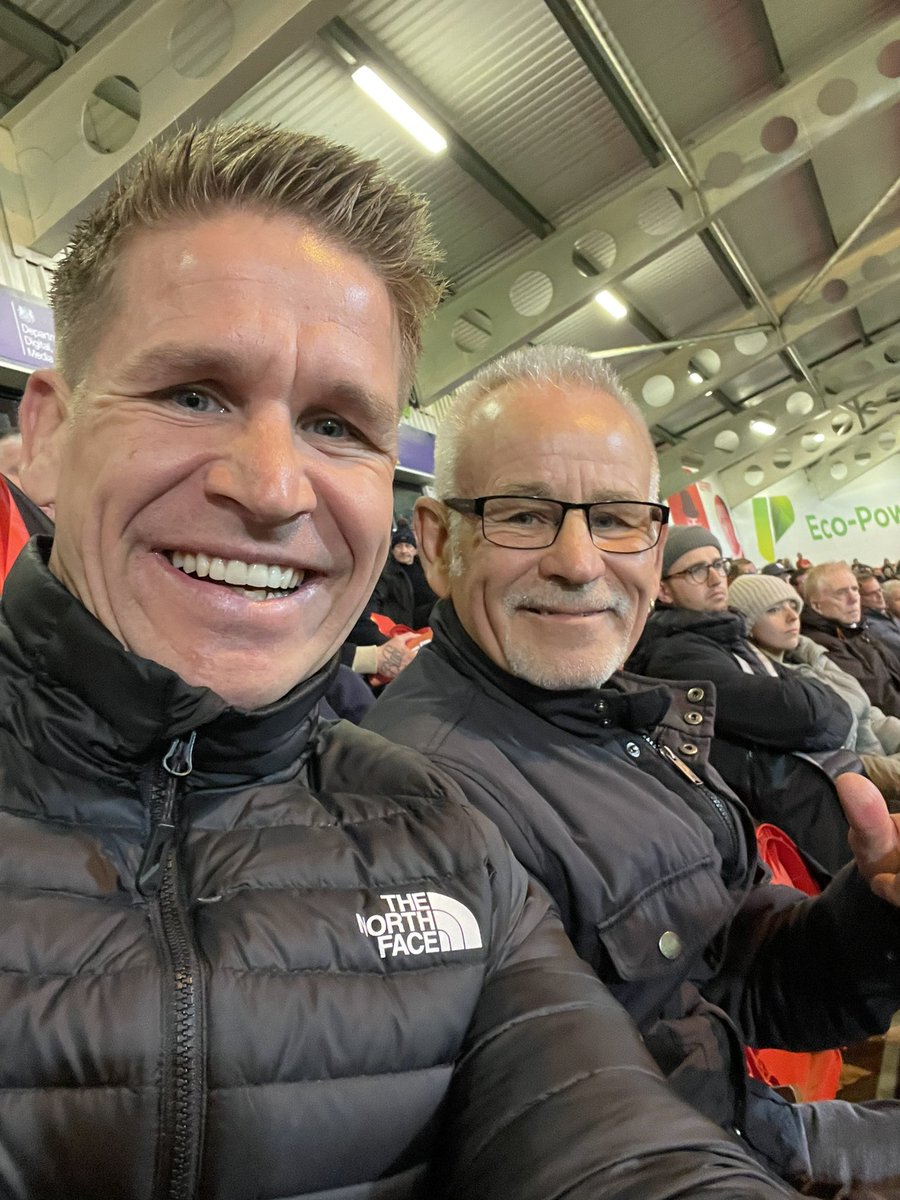 Waggataurus's tweet photo. There she is ! Loved mixing with the  @PNGKumulsRL fans tonight 🔥🏉 They definitely brought the energy 👏👏 Thanks again legend @hallyboy03 👍 https://t.co/xCc3kyIMRr