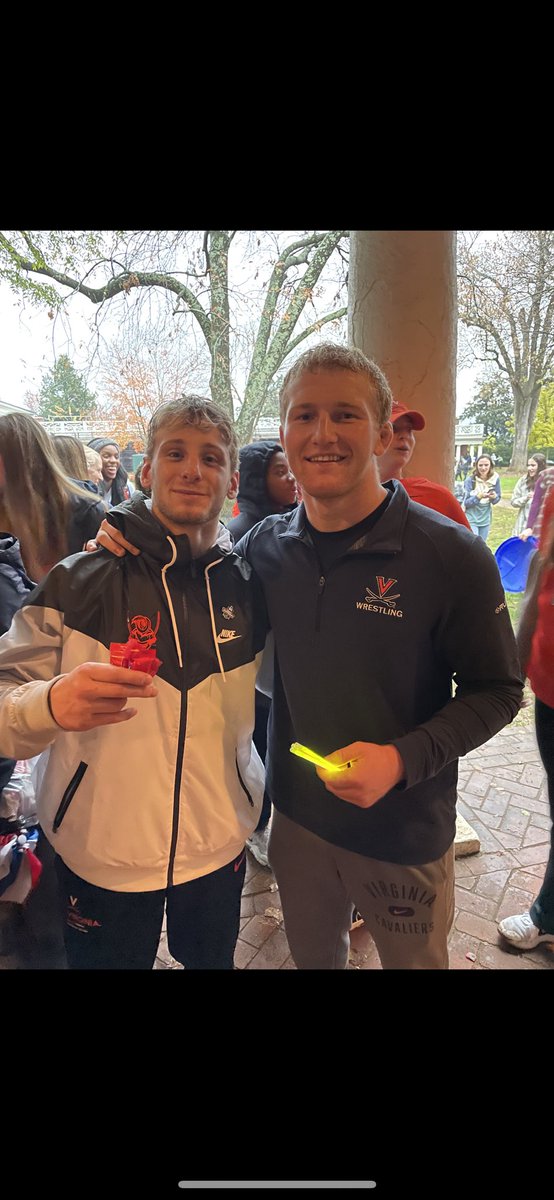 My guys handing out candy on “the lawn” 😊⁦<a href="/UVA/">UVA</a>⁩ ⁦<a href="/VirginiaSports/">Virginia Cavaliers</a>⁩ ⁦<a href="/UVAWrestling/">Virginia Wrestling</a>⁩