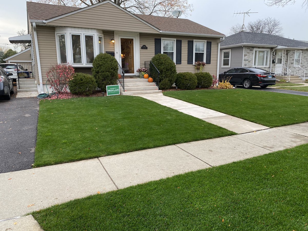 pearsonjeff's tweet photo. Nothing like a little “Halloween lawn domination”!!! #LawnCareNut #domination #throwerdown @AllynPaul https://t.co/0K3Iju8XVQ