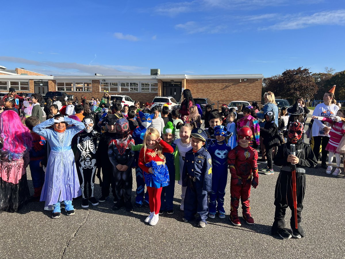We had the best time celebrating at our Halloween class party, and walking in our first ever Parkway Halloween Parade! 🎃👻