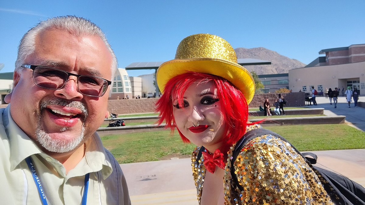 7Izzy5's tweet photo. GTHS Costume Contest and Awesome animatronics displays. Lots of Candy. Also our Lunch Staff setup a spooky lunch pickup area with some very cool Costumes. Checkout the Pics. FUN, FUN, FUN!!! https://t.co/aoSuQYaiyR