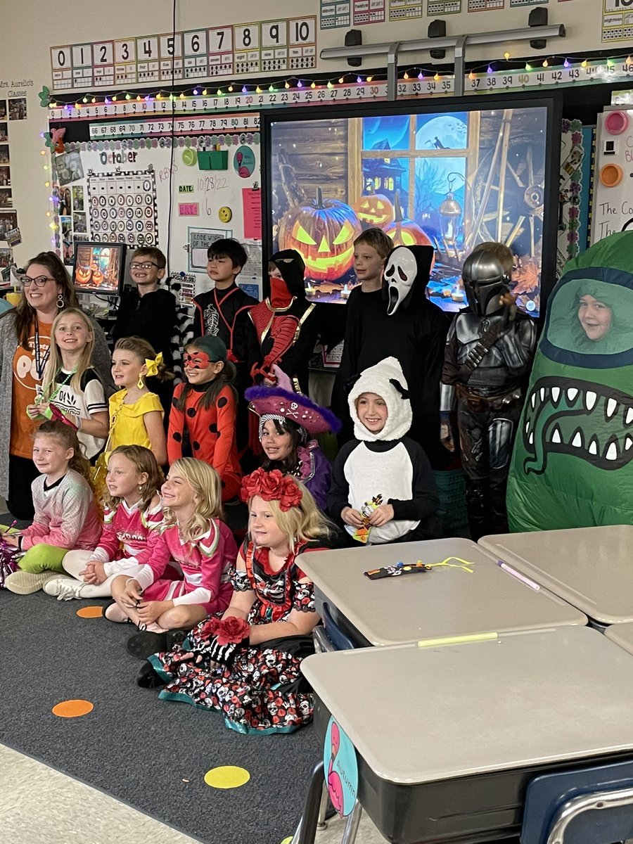 CFEPrincipal's tweet photo. Halloween is in full swing at @ChenangoForksSD CFE!! 🎃🎃🎃 https://t.co/QrrkaYCTUm