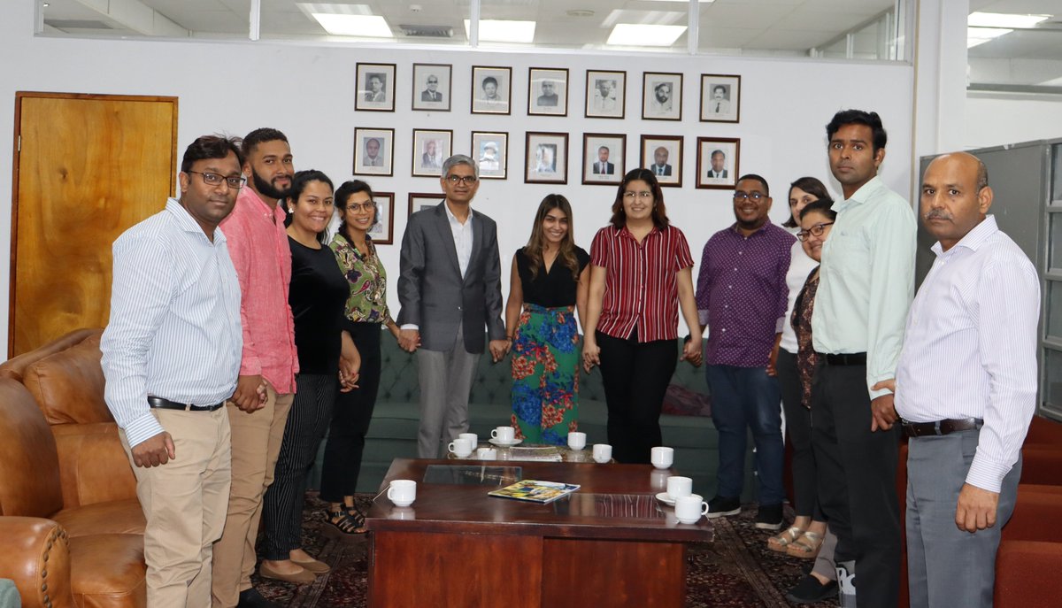 IndiainPanama's tweet image. Celebrated #RashtriyaEktaDivas2022 by forming a #unitychain and cherishing a cup of UNI-TEA at the Embassy. 
 
#RashtriyaEktaDivas  #NationalUnityDay2022 
#FestivalOfUnity 

@MinOfCultureGoI @AmritMahotsav @MEAIndia @IndianDiplomacy @iccr_hq