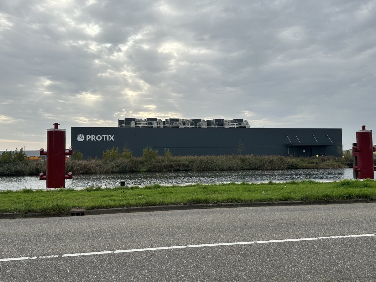 Werkbezoek bij Nevedi lid Protix in Bergen op Zoom. Indrukwekkend hoe efficiënte productie van eiwit en vetten uit #insecten bijdraagt aan #verduurzaming van #diervoeder