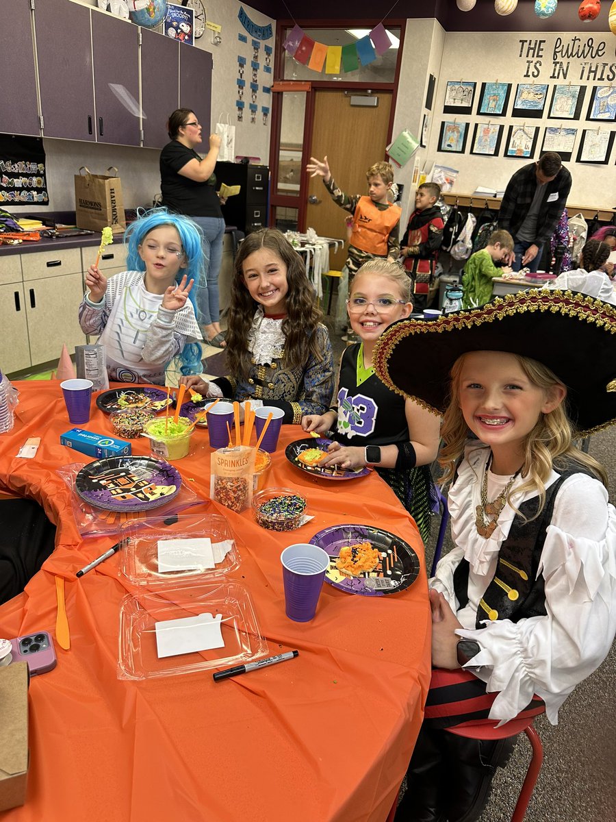 CTrommels's tweet photo. Cookies, games, and spooky science. Such a fun day today! https://t.co/dbtQg4UEik