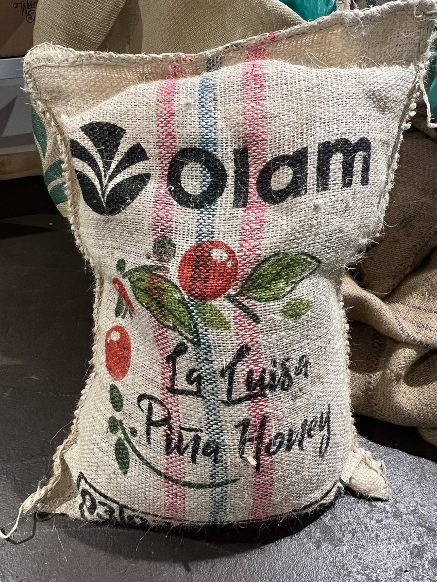 Wsonscoffee's tweet photo. Yes, that says “Pineapple Honey” and that’s exact what this coffee taste like. https://t.co/IGq7gZE32c https://t.co/GIzbu6Kyve