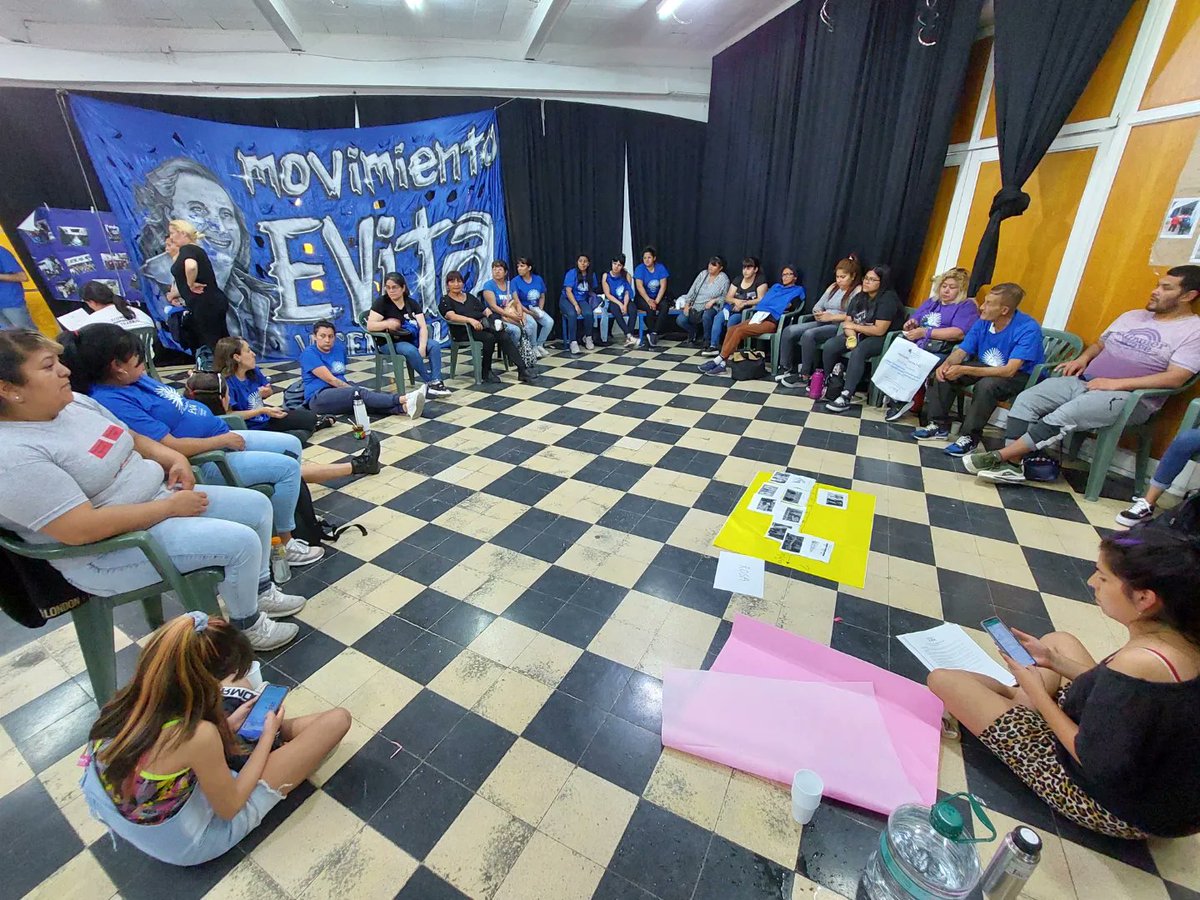 Plenario General "Juan Gaucho Olivera"

Compañeras y compañeros que integran el desarrollo territorial del Movimiento Evita en #VicenteLópez, organizados en Polos productivos, educativos, espacios sociales, políticos, culturales y de asistencia alimentaria