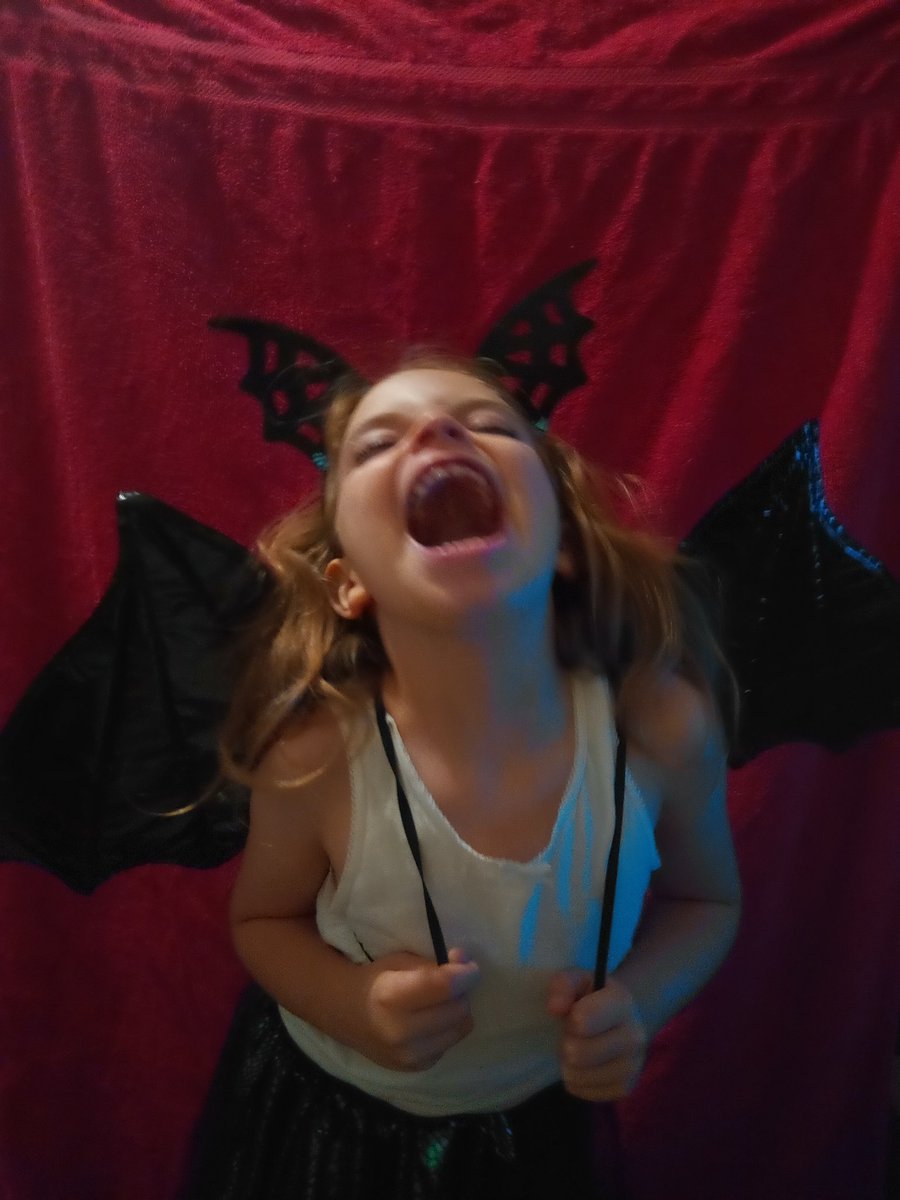 Happy Halloween! Daddy just hit 45,000 Subscribers on this night of all! 🎃👹👻
Hope y'all have an amazing time with friends or family today/night! Going to rent an office space and get around all this internet issues bollox.So strap in! #DMTForestOfFear