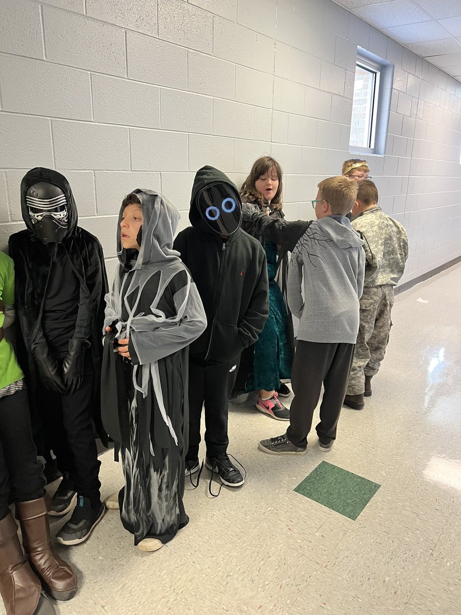 MichikaLinton's tweet photo. What a crazy day full of Halloween fun in 5th grade! We may not have had enough time for all the activities and goodies but we still had fun and will just have to extend it into tomorrow..lol. They sure looked great all dressed up for the parade! #pres #easton449 https://t.co/eUiVq1GGY5