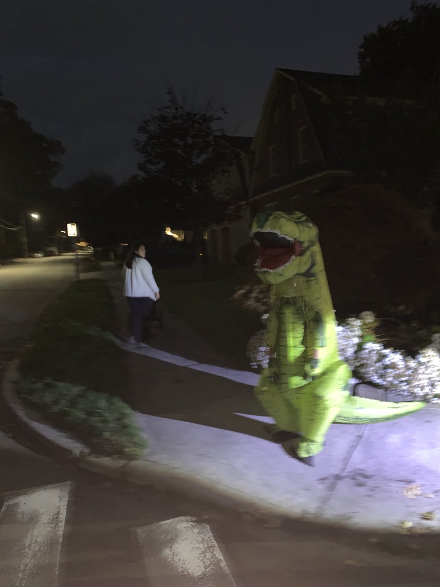 ⁦<a href="/NLCT/">New London, CT</a>⁩ ⁦<a href="/develop_nl/">Explore New London #NLCT</a>⁩  ⁦<a href="/ChamberECT/">Chamber ECT</a>⁩ ⁦<a href="/thedayct/">The Day</a>⁩ beee careful out there seen in my neighborhood  #happyHalloween