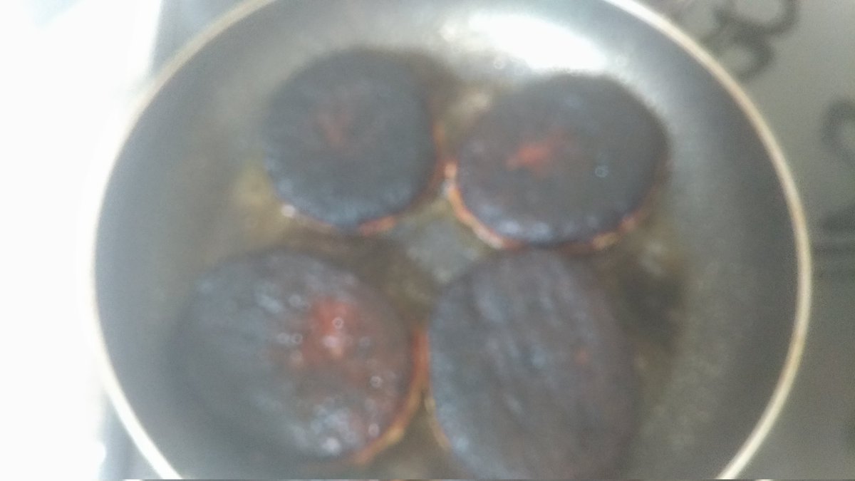 Raisong1's tweet photo. 誕生日なのでハンバーグを焼いてみました https://t.co/cneZxxzTmX
