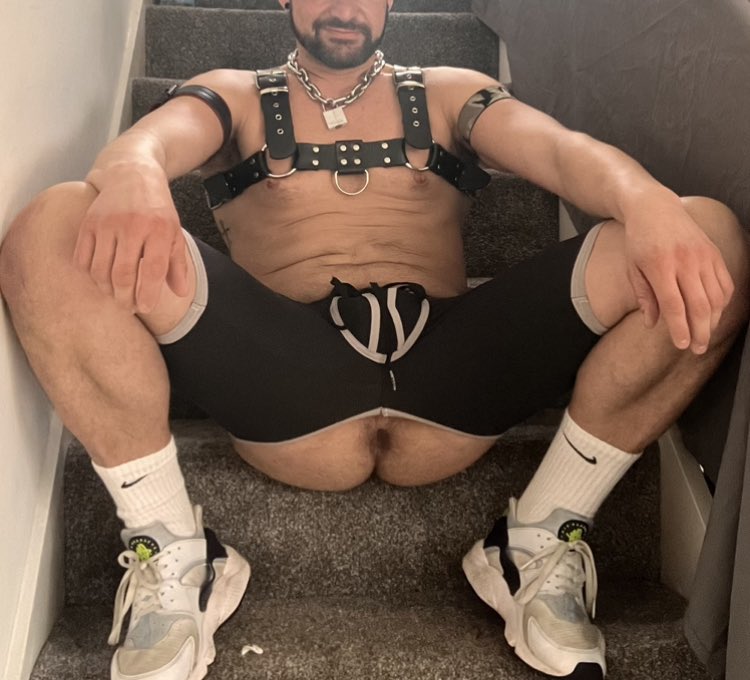 DvNloads's tweet photo. Come ‘n’ geddit boys 😈🐷👊🏽🍆 #filthyanimal #gayhardcore #fetish #cellblock13 #bb #bbhardcore #gay #hardcoregay #bulge #thong #lycra https://t.co/UIgTDKJxYD