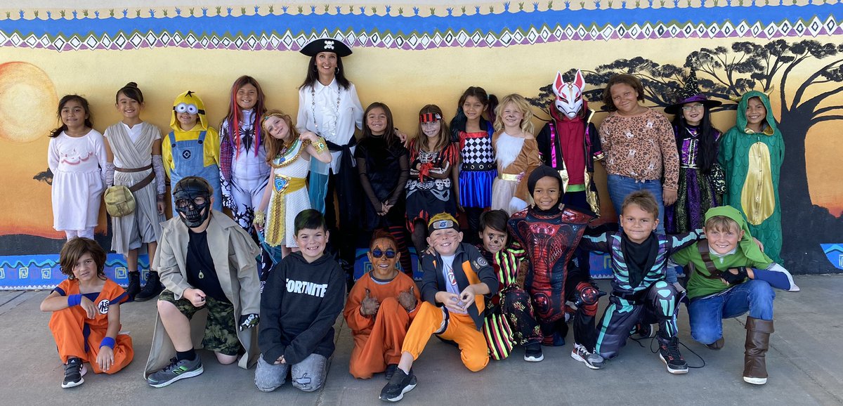 JaaGlaser's tweet photo. Halloween festivities @FlyingHillsFAME!🎃🎉So much happiness and excitement!😁@mkuhfal8 @FHSAPerkinsAP @CajonValleyUSD @davidmiyashiro @JoMedinaAlegria https://t.co/k9Y86vflly