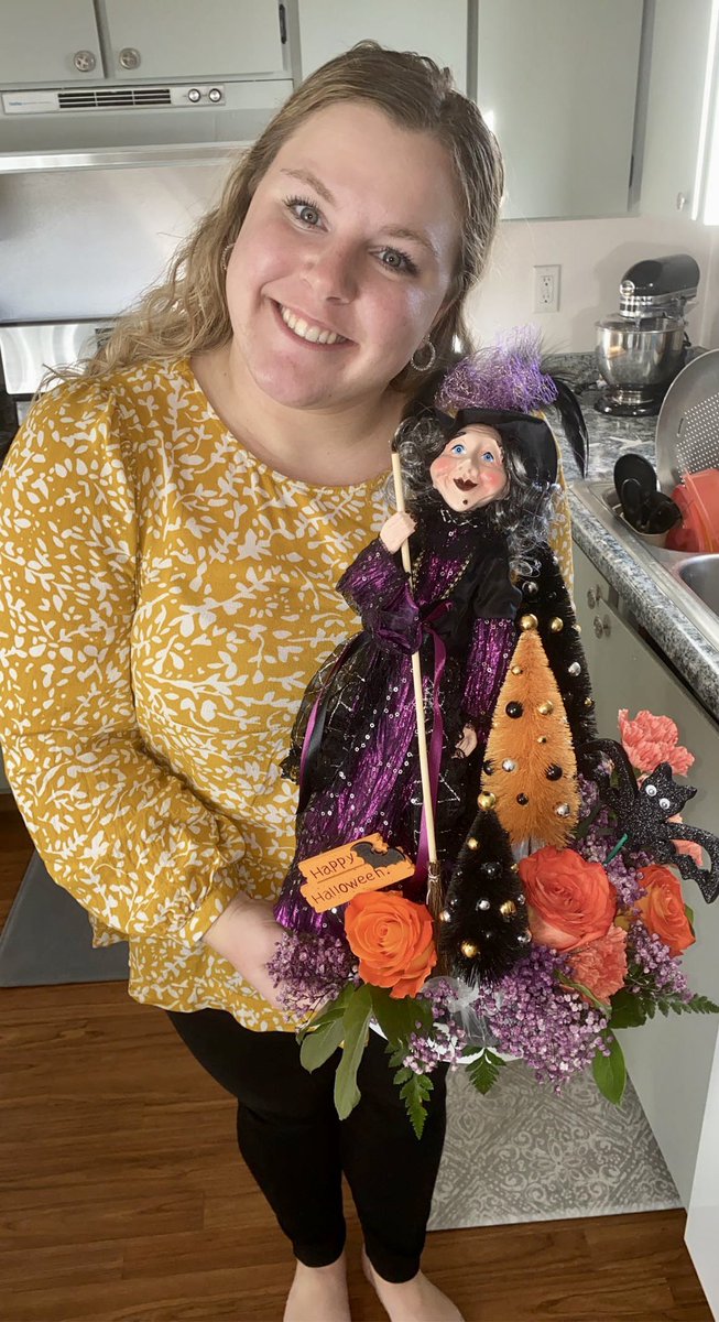 Benjaminandera's tweet image. Happy Halloween from the Anderas!! 🎃🕷🕸🪦💀🍭🍫🍬