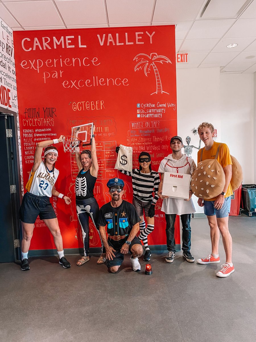 CyclebarV's tweet image. Thanks so much for celebrating Halloween and participating in our HALLOWEEN COSTUME CONTEST! We had so much fun with you all! We will catch you all back at the studio tomorrow! 1st of the month let's start it STRONG! 💪🏻