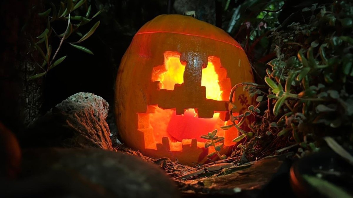 Minecraft tweet media
