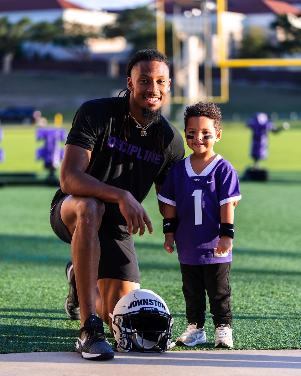 Post practice trick-or-treating 🎃

#GoFrogs #DFWBig12Team