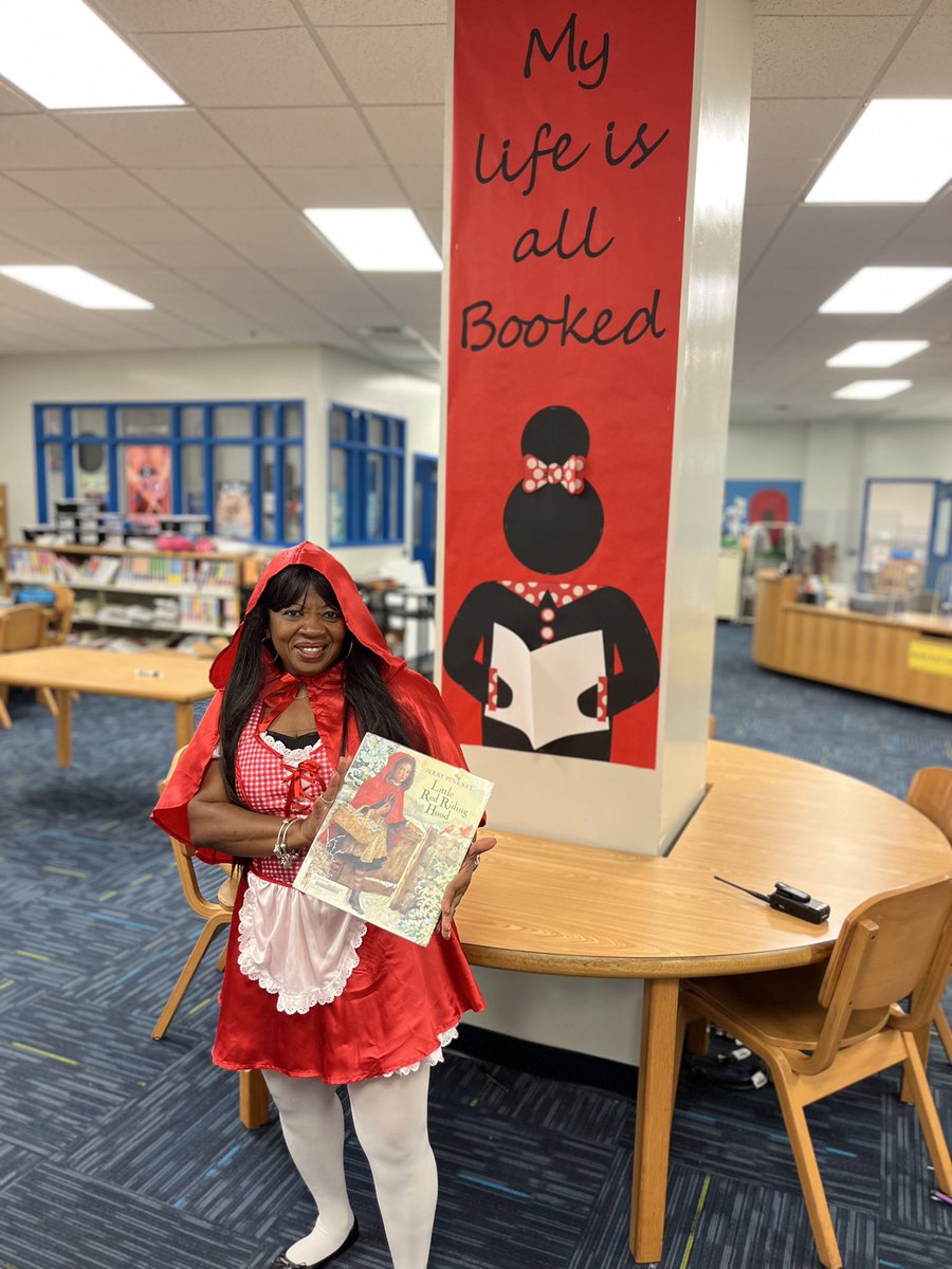 TSmith_Seminole's tweet photo. @SRSleadinspire The storybook parade @PETigers was a huge success! It was pleasure leading where the magic begins! https://t.co/jctwNCoYfj