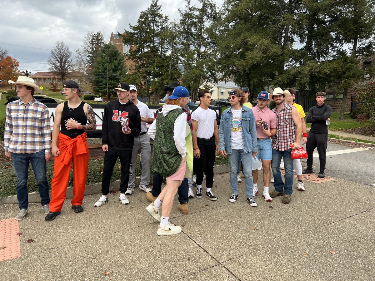 MuskieBaseball_'s tweet photo. New Concord trick or treaters: 1

Us: 0

👻🎃🐟⚾️ https://t.co/JvABQaNvfx