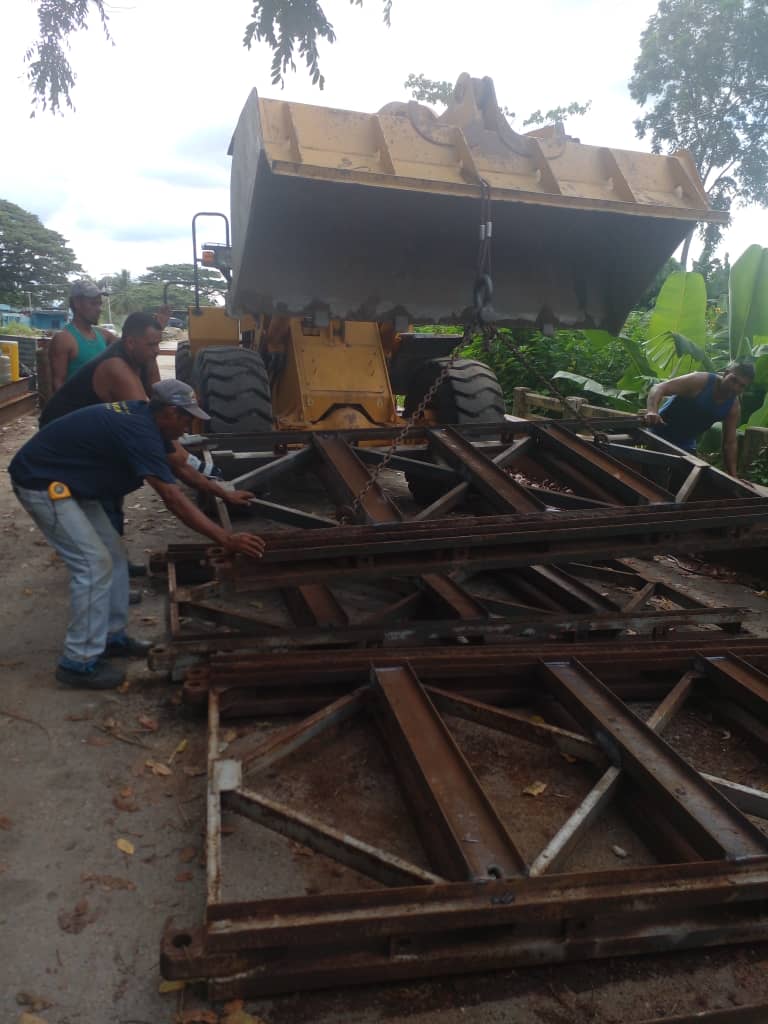 ING_WilliamV's tweet photo. Nuestra clase trabajadora sigue cumpliendo su labor en el mcpio. Tulio Febre Cordero edo. Mérida avanzando en la recuperación del puente Arenoso. 
#BrasilRenaceConLula
@NicolasMaduro
@rvaraguayan
@TransporteGobVe
@Puentes_Cagua https://t.co/CQKhILRBFa