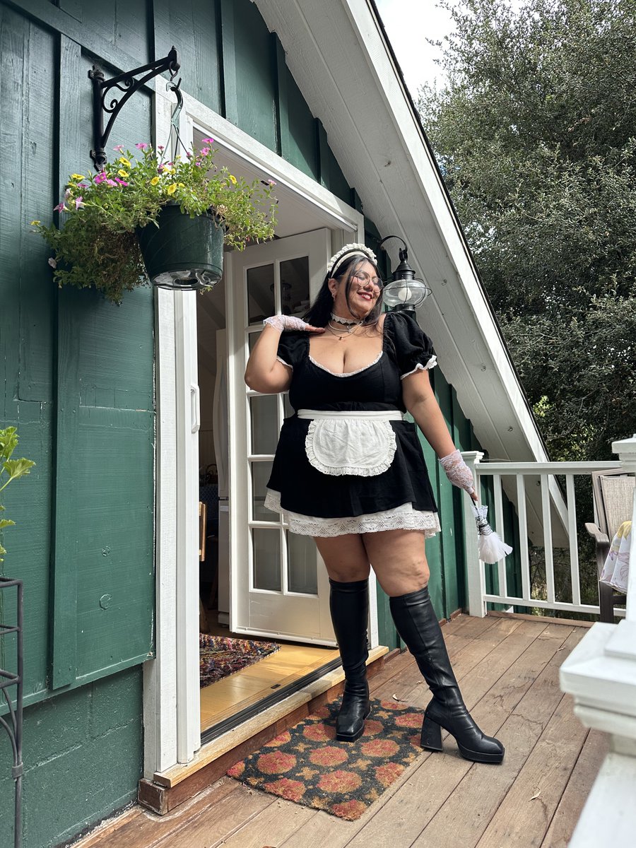 hrrysmirrorball's tweet photo. about to clock in to my shift at harry’s house! 🧺🫧 #harryween https://t.co/2D7UBmi3Ki