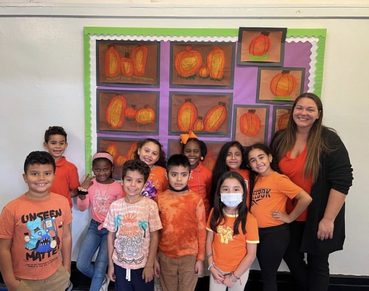 JCS312Q's tweet photo. We stand together against bullying. 💪 #bullyfreezone #weroar #nationalbullyingpreventionmonth #jcspride https://t.co/ee52Wm8uzL