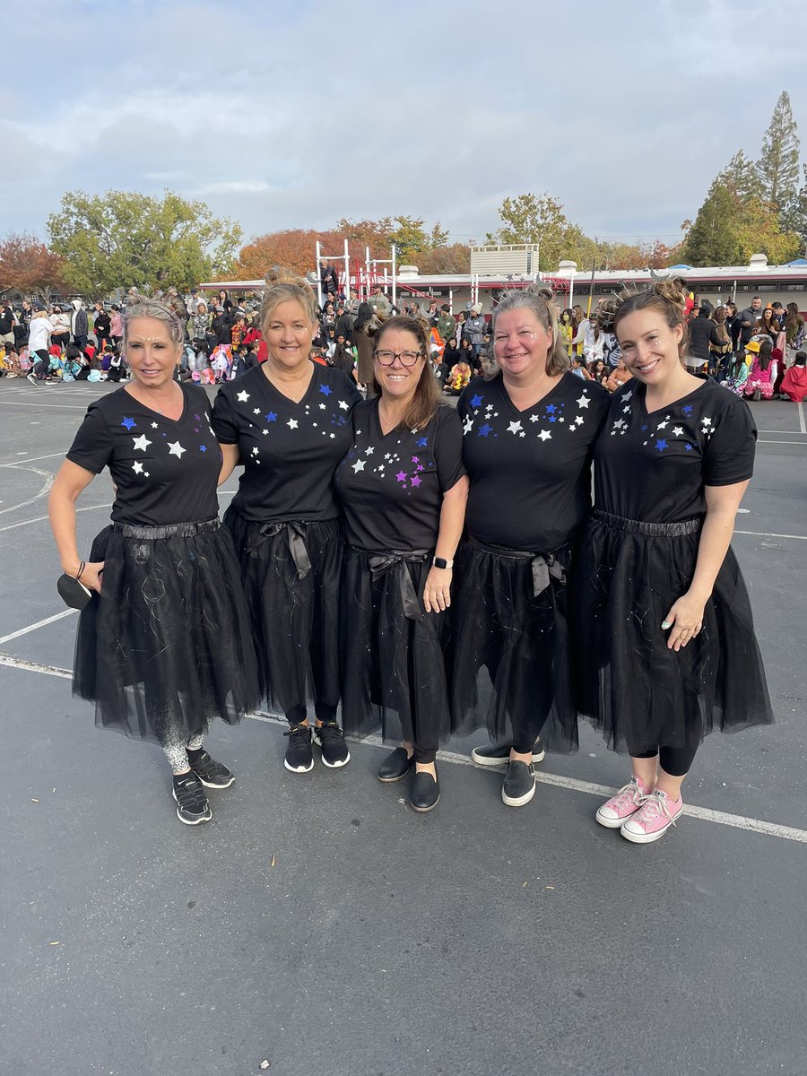 COlveraCarlton's tweet photo. Happy Halloween from the first Grade Galaxy! @CarltonAvenue #usdlearns @TeamUSD https://t.co/9FLeu0Qv1O