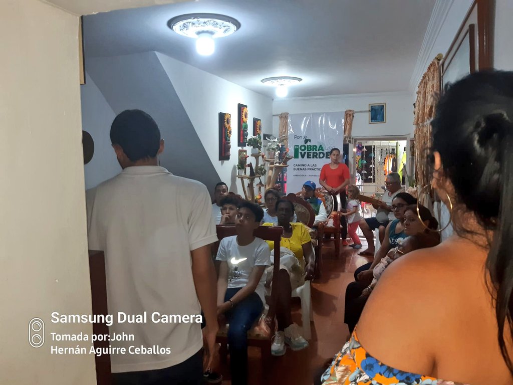 vallenpaz's tweet photo. 📢Iniciamos las socialización en buenas prácticas ambientales que tiene. La campaña #EnObraVerde en la comuna 14, barrio Marroquín 1. La temática de esta jornada es el manejo de los residuos sólidos.

#EnObraVerde 🌳

@DagmaOficial @CvcAmbiental @CaliWebCo @EnterateCali https://t.co/ttZtpssDfs