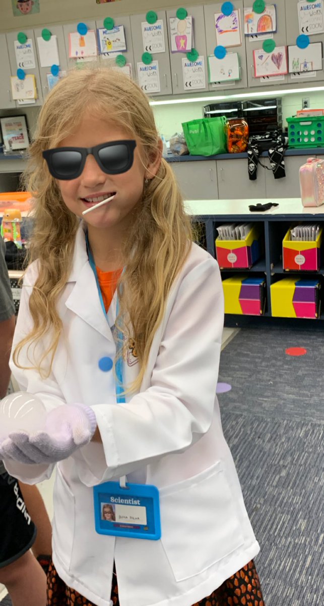 Ms_cortes05's tweet photo. We had tons of MAD scientist ready to discover and explore all that we had. From boo-bubbles, alien eggs, spider cider, STEM pumpkin building, to multiplication bingo. What a SPOOK-TACULAR day! π»ππ½ #FA22interns @HorizonElem89 @DSC_SOE https://t.co/8A6NJmjyGW