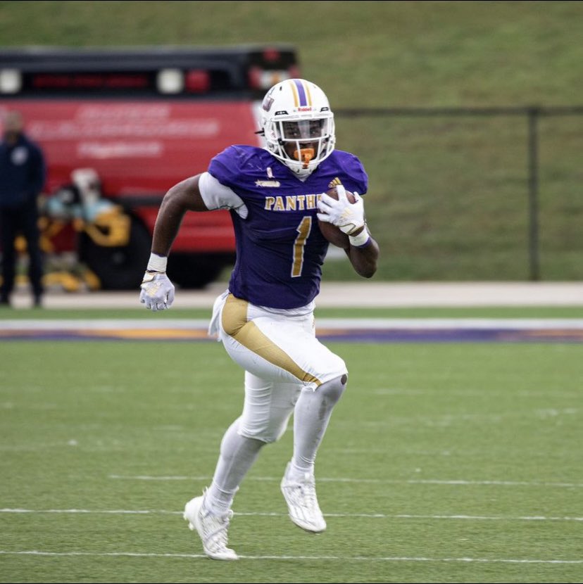 Prairie View A&M University RD Jaden Stewart in action against Bethune Cookman University * 21 car~ 140 yards ~ 2TDs