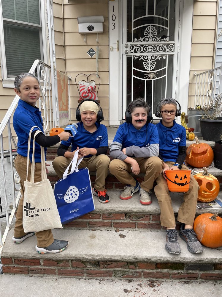 WE_ARE_MET_FANS's tweet image. This group of kids dressed up as Gary Cohen, Keith Hernandez, Ron Darling and Steve Gelbs!

📸 @LisaJayZee