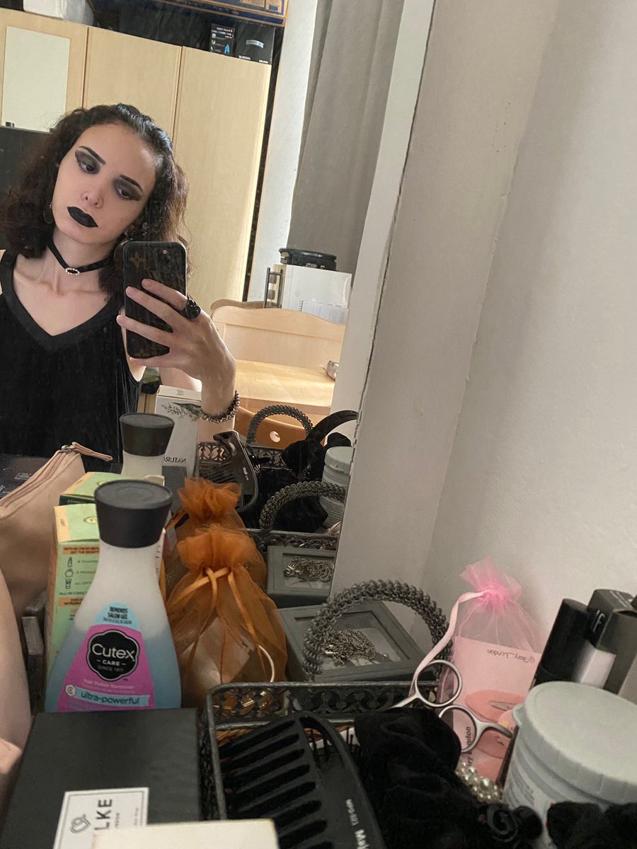 negativecreep96's tweet photo. Happy Halloween everyone…this is the best I could do this year. https://t.co/r8vGFT5dmA