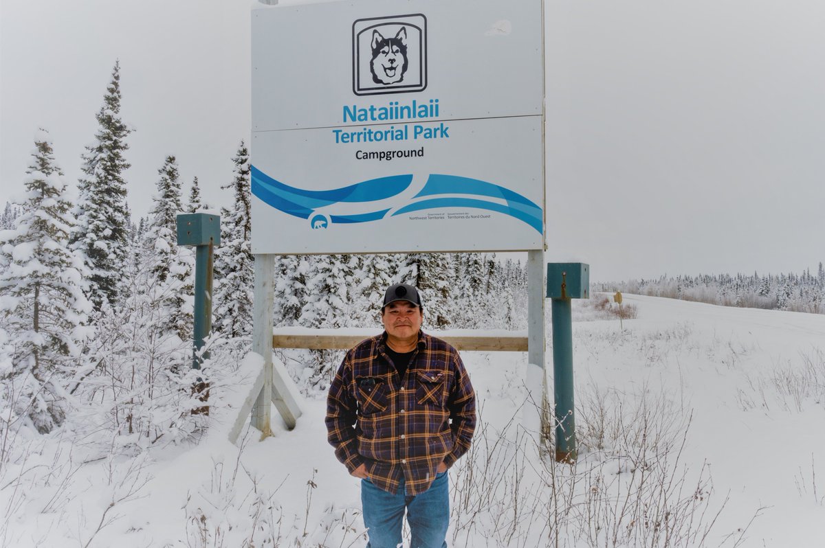 We are proud to recognize Abraham Snowshoe from Nataiinlaii Park as this season's NWT Parks Hospitality Award winner!
Parcs TNO est heureux de saluer le lauréat de son Prix des services d’accueil 2022, Abraham Snowshoe, exploitant du parc Nataiinlaii