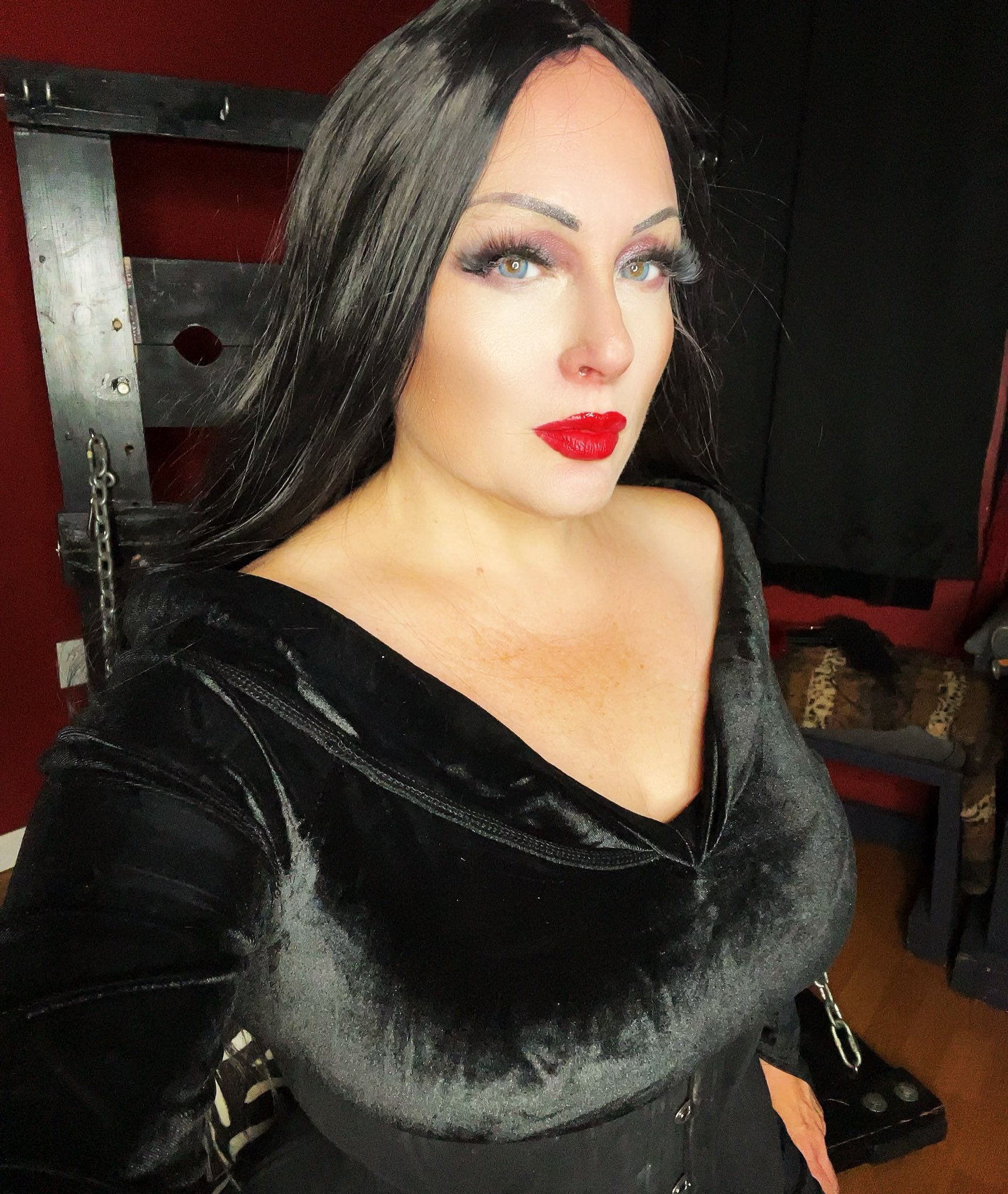 TW Pornstars - 1 pic. Mistress Genevieve. Twitter. Happy Halloween. 11: