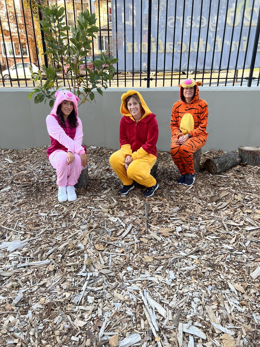 “A day without a friend is like a pot without a single drop of honey left inside.” #Halloween2022 <a href="/PS66JKO/">JKO Elementary</a> <a href="/desarioh/">Helen Kraljic-DeSario</a> <a href="/DatoSheehan/">Patricia Sheehan</a> 🐻🐯🐷
—Winnie the Pooh