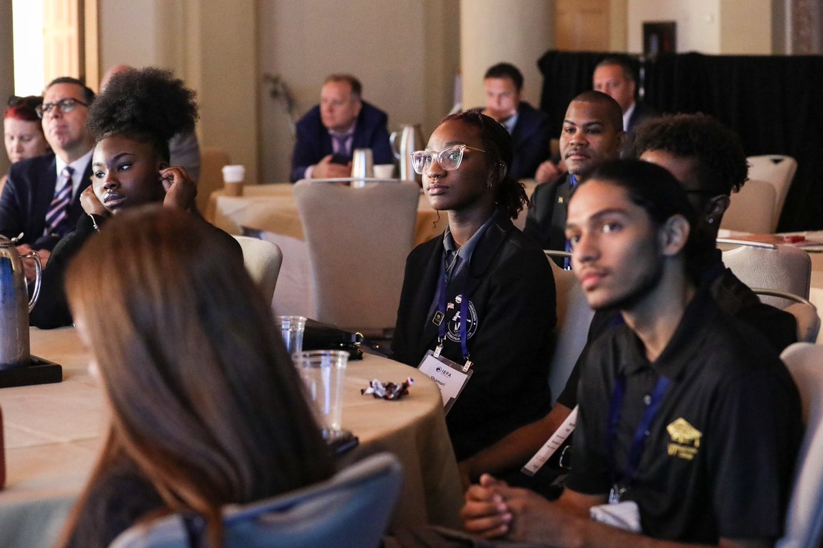 As Democracy’s College, MDC is committed to ensuring that our students are engaged global citizens. Today we are proud to take part in the World Strategic Forum where our students joined in to learn on an international level about our world’s economy. #MiamiWSF